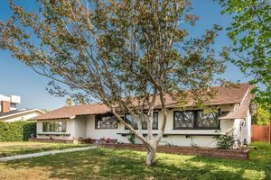 photo 1 of 22122 Roscoe Blvd, Canoga Park, CA 91304
