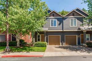 photo 1 of 810 E 9th St C9, Newberg, OR 97132