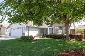 photo 1 of 661 Kathleen Ct, Exeter, CA 93221