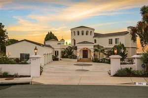 photo 1 of 364 Corral Ct, Bonita, CA 91902
