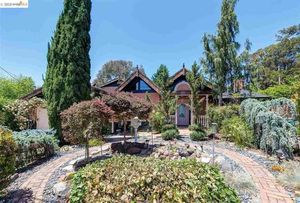 photo 1 of 2585 Wright Ave, Pinole, CA 94564