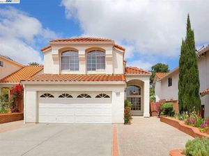 photo 1 of 21015 Glenwood Dr, Castro Valley, CA 94552