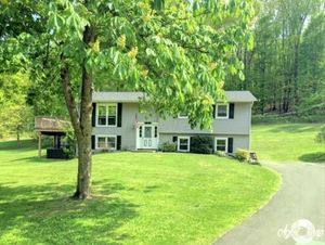 photo 1 of 71 Horseshoe Ct, Granville, OH 43023