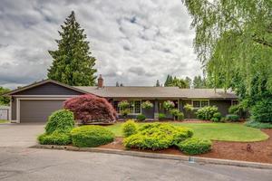 photo 1 of 20 Smith Ct, Woodburn, OR 97071