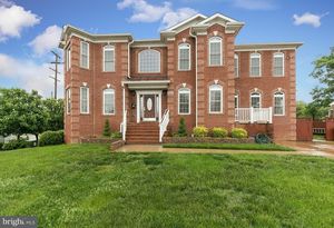 photo 1 of 5901 Amherst Ave, Springfield, VA 22150