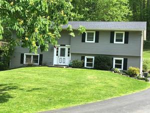 photo 1 of 71 Horseshoe Ct, Granville, OH 43023