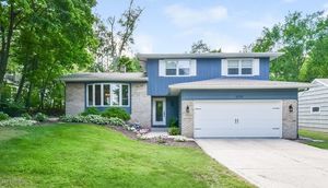 photo 1 of 1539 Woodcliff SE, East Grand Rapids, MI 49506