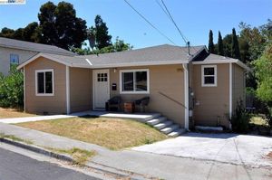photo 1 of 1025 Walnut St, Martinez, CA 94553