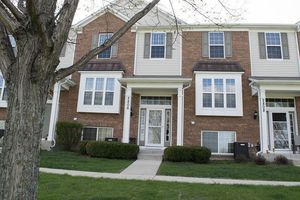 photo 1 of 2806 Neubauer Cir, Lindenhurst, IL 60046