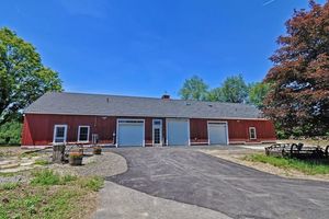 photo 1 of 860 W Brookfield Rd, New Braintree, MA 01531