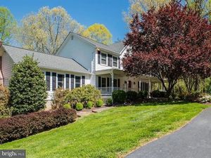photo 1 of 8104 Flossie Ln, Clifton, VA 20124