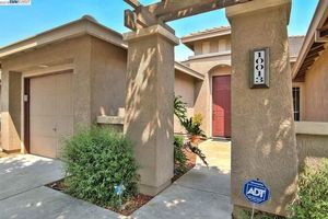photo 1 of 10013 Mosaic Way, Elk Grove, CA 95757