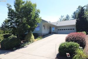 photo 1 of 2225 Ibsen Ave, Cottage Grove, OR 97424