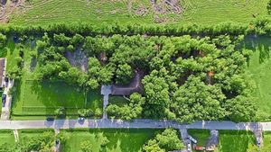 photo 1 of 3000 Mary Ln, Dickinson, TX 77539