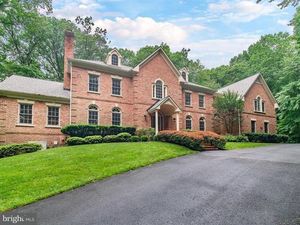 photo 1 of 1412 Wynhurst Ln, Vienna, VA 22182