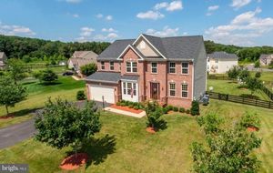 photo 1 of 6012 Fox Haven Ct, Woodbridge, VA 22193