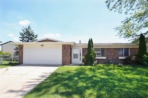 photo 1 of 6661 Foxtree Ave, Woodridge, IL 60517