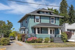 photo 1 of 1415 S 3rd St, Mount Vernon, WA 98273