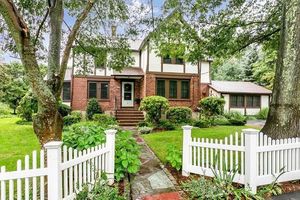 photo 1 of 6 Oakhurst Cir, Needham, MA 02492