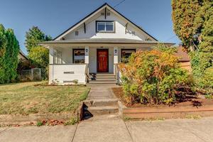 photo 1 of 2032 B St, Forest Grove, OR 97116