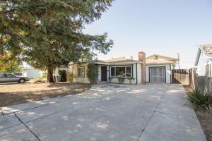 photo 1 of 3125 Riverside Dr, Riverbank, CA 95367
