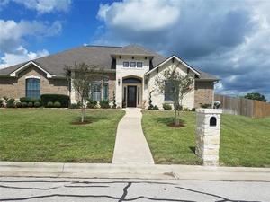 photo 1 of 301 Whispering Oak Cir, Brenham, TX 77833