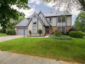 photo 1 of 4774 Riverwood Dr, Hilliard, OH 43026