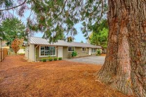 photo 1 of 529-533 SW Dogwood Rd, Estacada, OR 97023