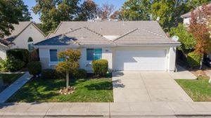 photo 1 of 9528 Lakewind Ln, Elk Grove, CA 95758