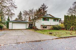 photo 1 of 17520 Springhill Pl, Gladstone, OR 97027