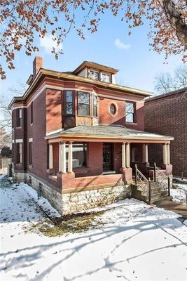 photo 1 of 401 Woodland Ave, Kansas City, MO 64106