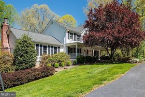 photo 1 of 8104 Flossie Ln, Clifton, VA 20124