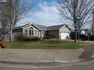 photo 1 of 6704 Simeon Dr, Springfield, OR 97478