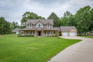 photo 1 of 1202 Valley Commons Dr, Huffman, TX 77336