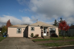 photo 1 of 2460 East St, Springfield, OR 97477