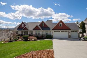 photo 1 of 2802 S Man O'War Ln, Spokane Valley, WA 99037