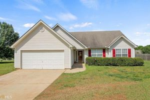 photo 1 of 1142 Larkspur Dr, Locust Grove, GA 30248