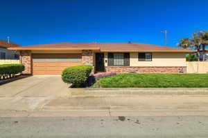 photo 1 of 910 Suiter St, Hollister, CA 95023
