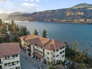 photo 1 of 3880 Westcliff Dr Unit 8, Hood River, OR 97031