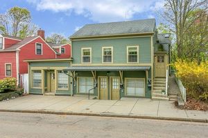 photo 1 of 987 Chestnut St Unit 3, Newton, MA 02464