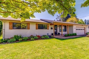 photo 1 of 840 Johnson St, Woodburn, OR 97071
