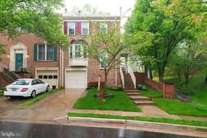 photo 1 of 12154 Abbey Glen Ct, Woodbridge, VA 22192