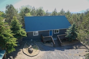 photo 1 of 3111 NW Montgomery Dr, Redmond, OR 97756