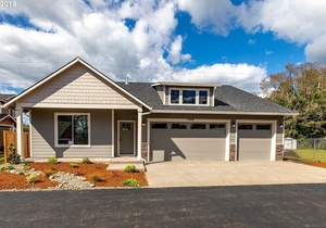photo 1 of 1568 N Davis St, Cornelius, OR 97113