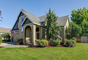 photo 1 of 2176 NW Sterling Ave, Redmond, OR 97756