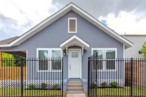 photo 1 of 620 Sydnor St, Houston, TX 77020