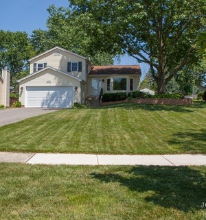photo 1 of 6636 Oak Tree Trl, Woodridge, IL 60517