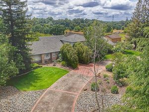 photo 1 of 10334 Equestrian Dr, Elk Grove, CA 95624
