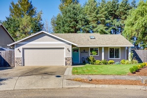 photo 1 of 1105 Eagle Dr, Woodburn, OR 97071