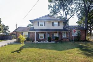 photo 1 of 3722 Edgewater Dr, Nashville, TN 37217